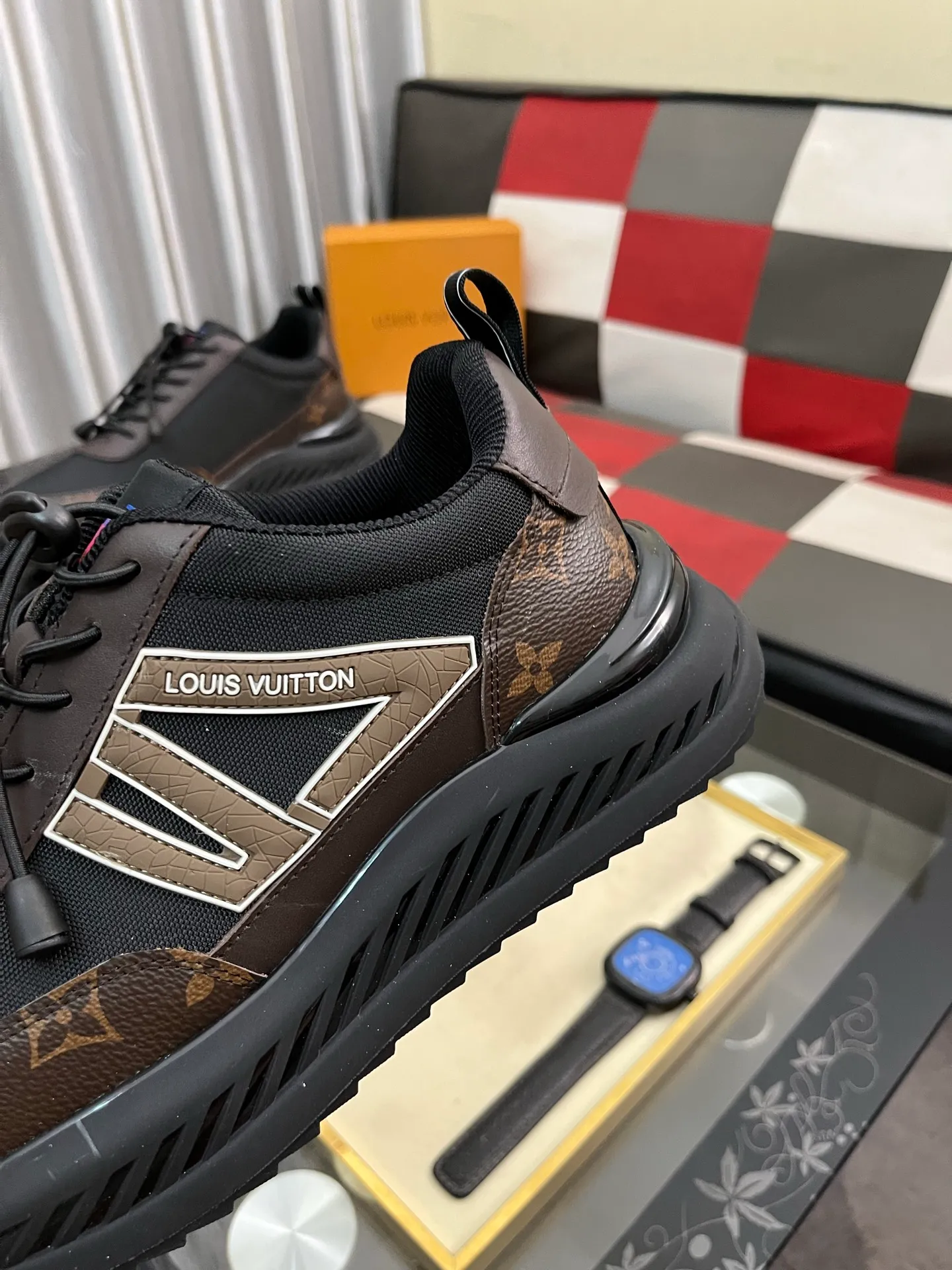 Men's shoes 💰458⌚️⌚️【LOUlS VUlTTON】Louis Vuitton ~ unique and casual style. LV counter purchasing 🏃casual shoes😍😍 are on sale at the men's counter at the same time. Italian imported brands select top-layer Italian cowhide. 🐑Sheepskin lining (refuses to discolor and grind feet) Sole: Original sole specially provided by the original factory 🎬Better in kind Code number: 38-444⃣️Color selection